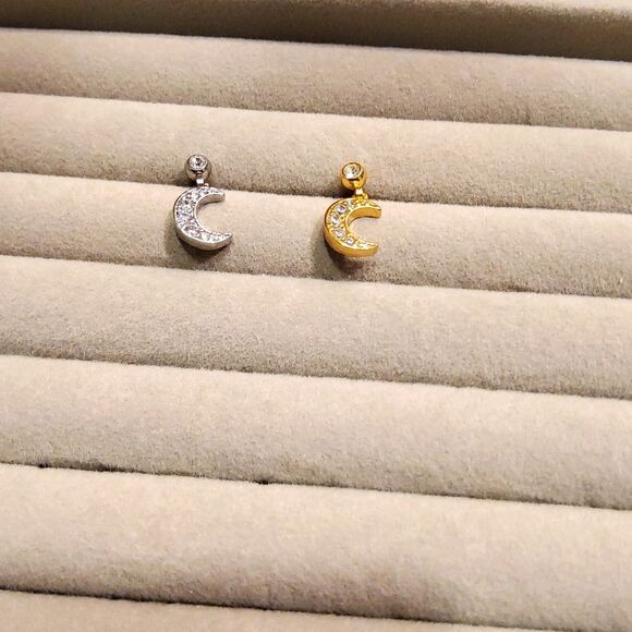 Dangling Moon design Body Jewelry - Picture 2 of 3